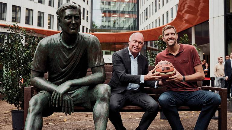 ING Germany Celebrates 20-Year Partnership with Dirk Nowitzki Foundation, Unveils Statue in Frankfurt